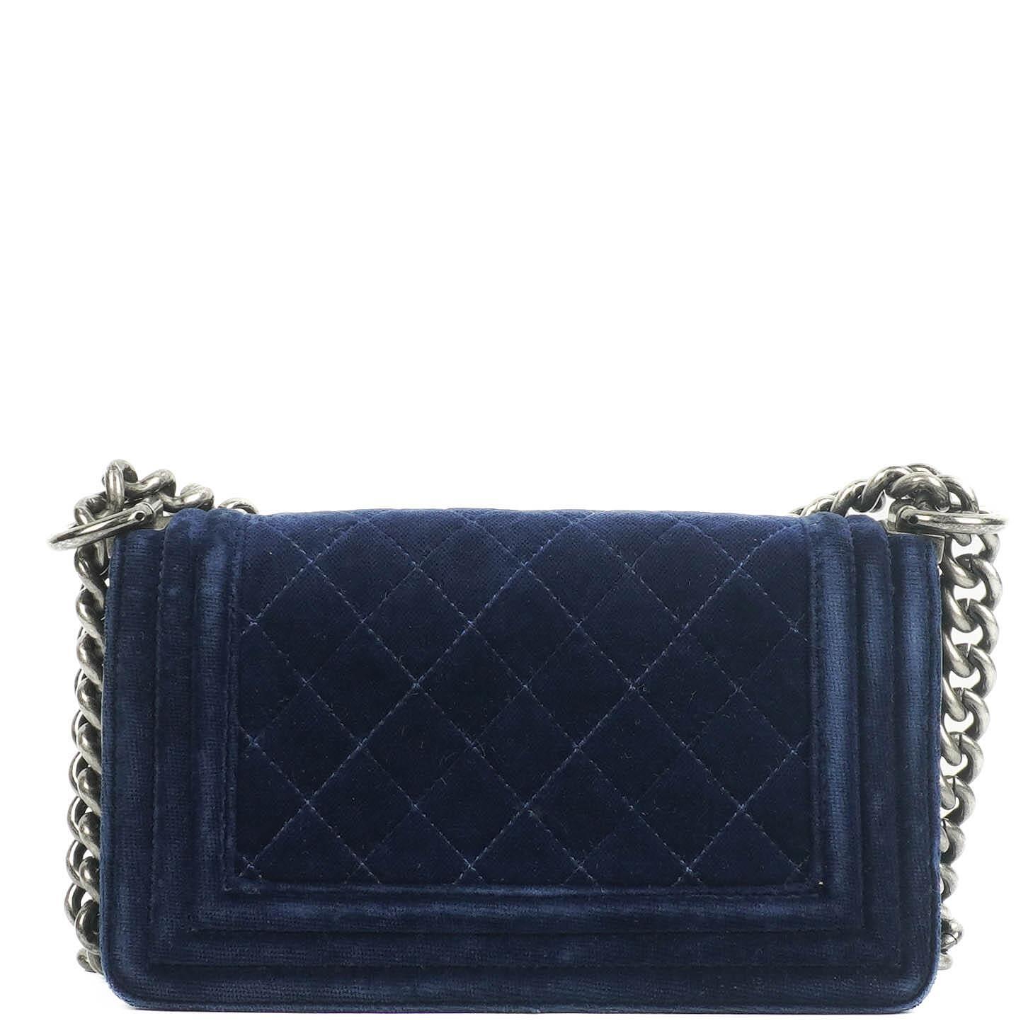 Chanel kleine Boy Flap Tasche aus blauem Samt mit Ruthenium-Hardware