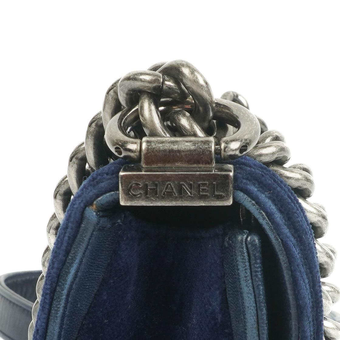 Chanel kleine Boy Flap Tasche aus blauem Samt mit Ruthenium-Hardware
