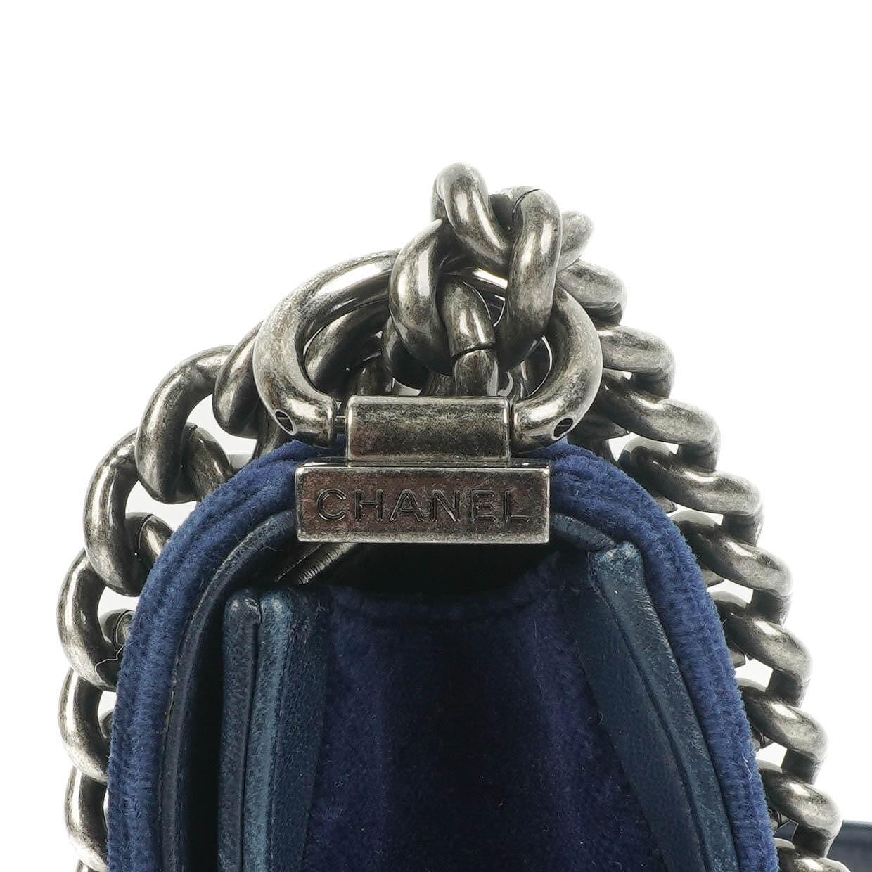 Chanel kleine Boy Flap Tasche aus blauem Samt mit Ruthenium-Hardware