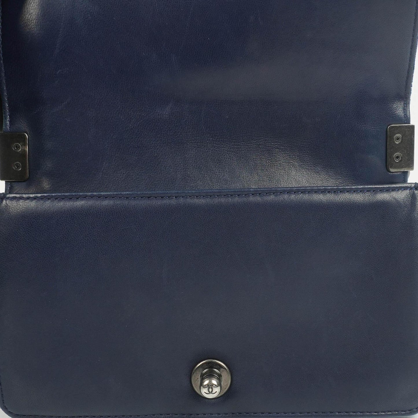 Chanel kleine Boy Flap Tasche aus blauem Samt mit Ruthenium-Hardware