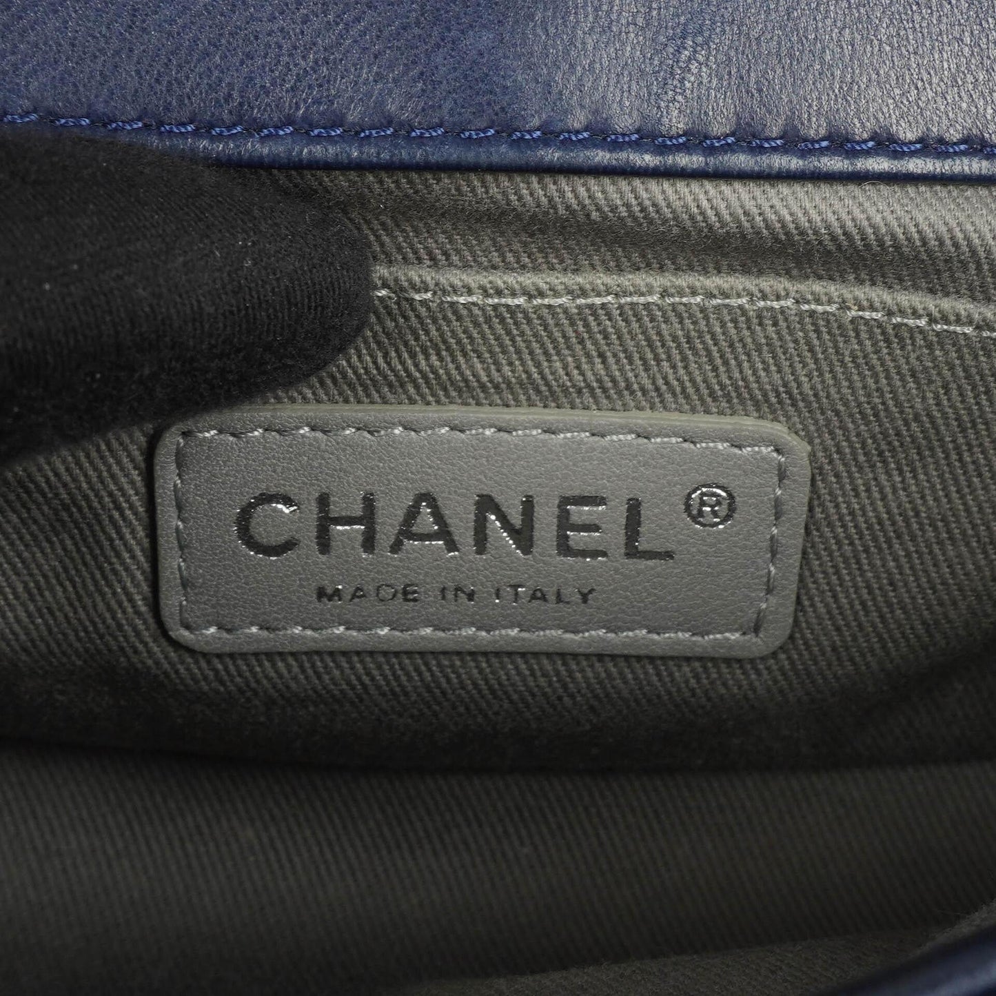 Chanel kleine Boy Flap Tasche aus blauem Samt mit Ruthenium-Hardware
