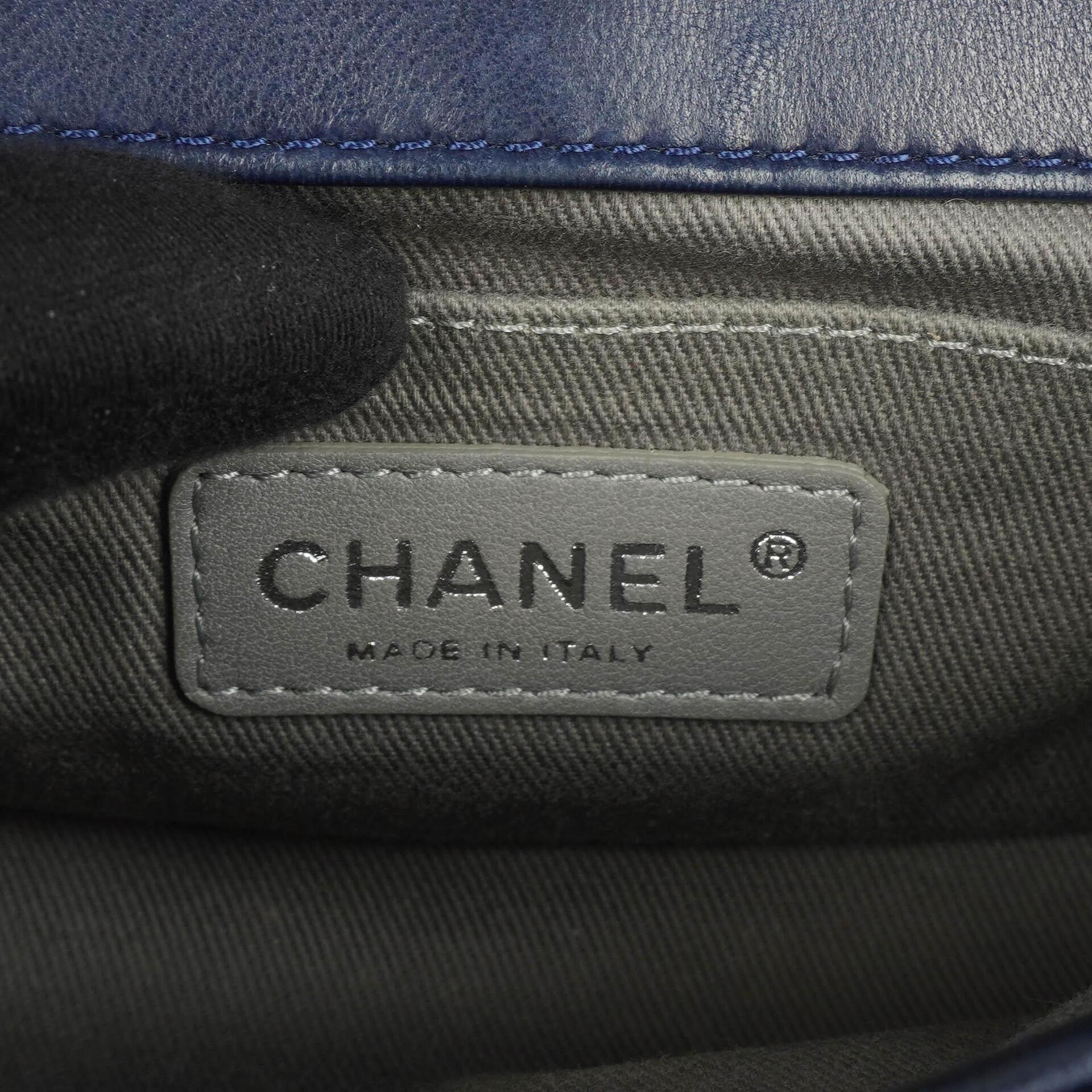 Chanel kleine Boy Flap Tasche aus blauem Samt mit Ruthenium-Hardware