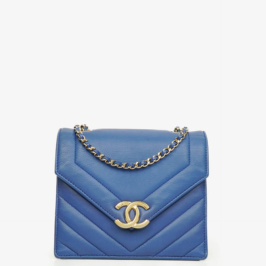 Chanel kleine Envelope Flap-Tasche aus blauem Chevron-Leder