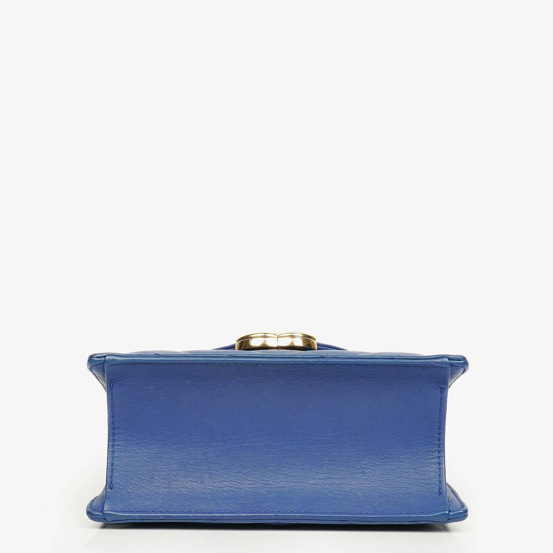 Chanel kleine Envelope Flap-Tasche aus blauem Chevron-Leder