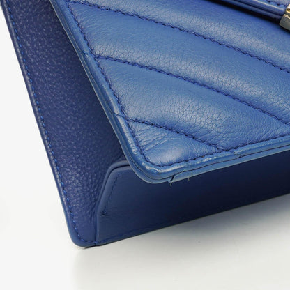 Chanel kleine Envelope Flap-Tasche aus blauem Chevron-Leder