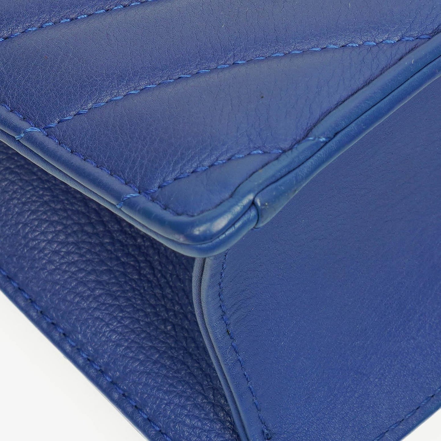 Chanel kleine Envelope Flap-Tasche aus blauem Chevron-Leder