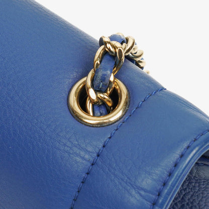 Chanel kleine Envelope Flap-Tasche aus blauem Chevron-Leder