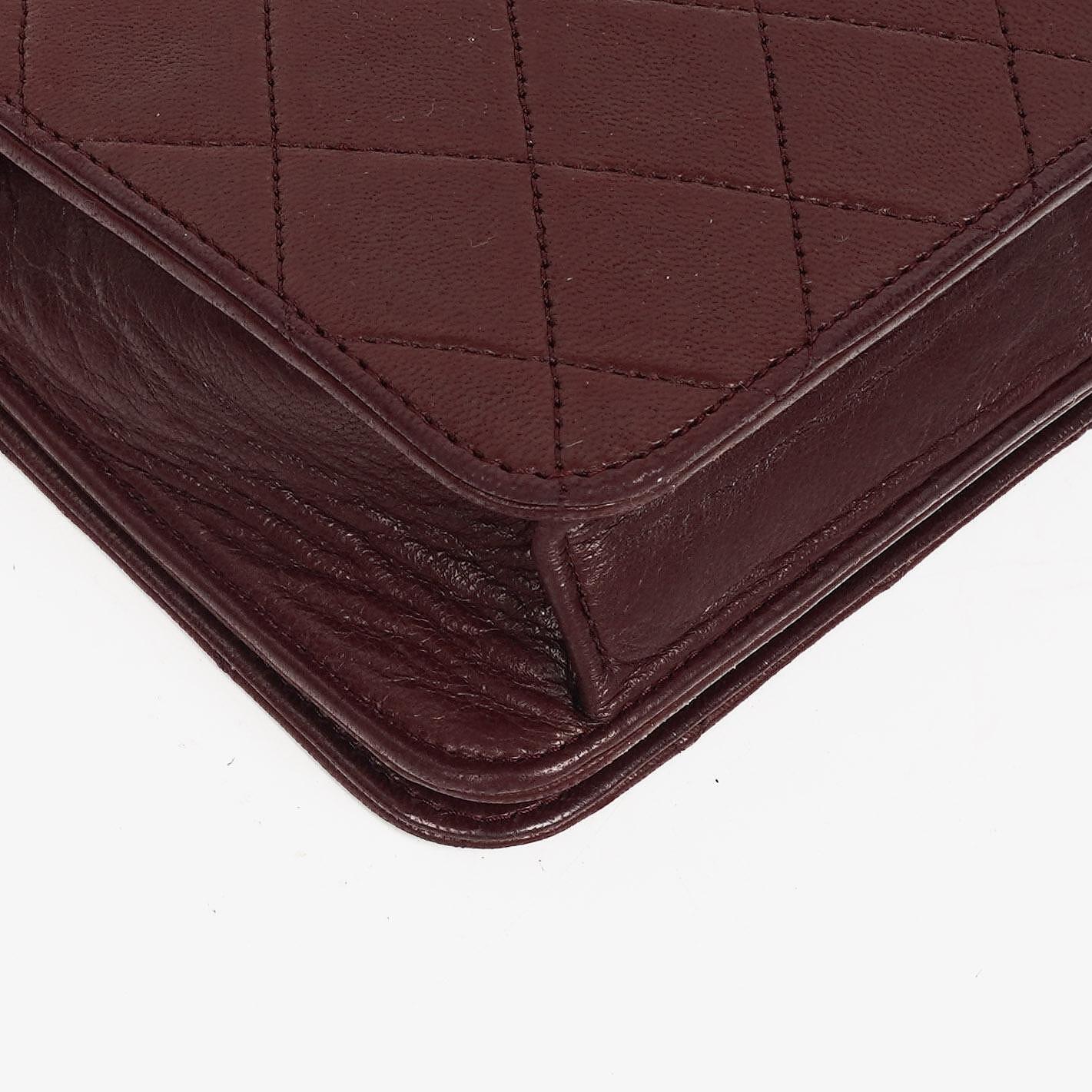Chanel Mini Classic WOC Full Flap Geldbörse mit Kette aus gestepptem bordeauxfarbenem Lammleder mit 24K vergoldeter Hardware