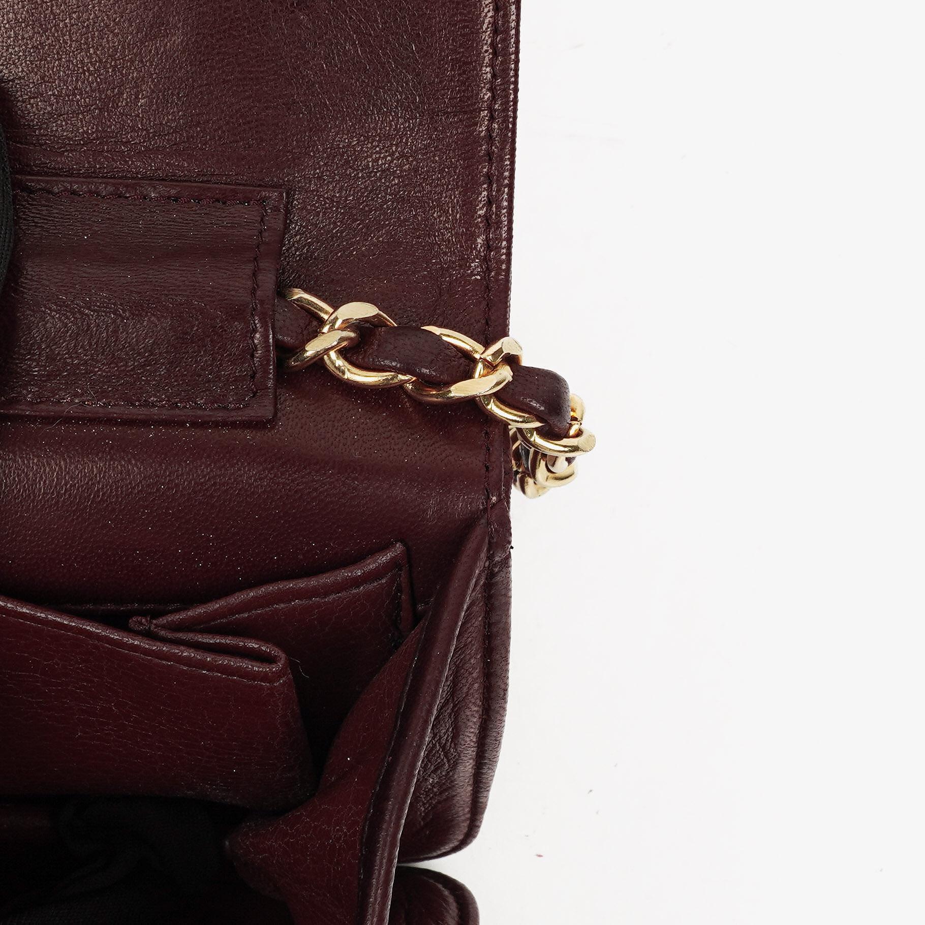 Chanel Mini Classic WOC Full Flap Geldbörse mit Kette aus gestepptem bordeauxfarbenem Lammleder mit 24K vergoldeter Hardware