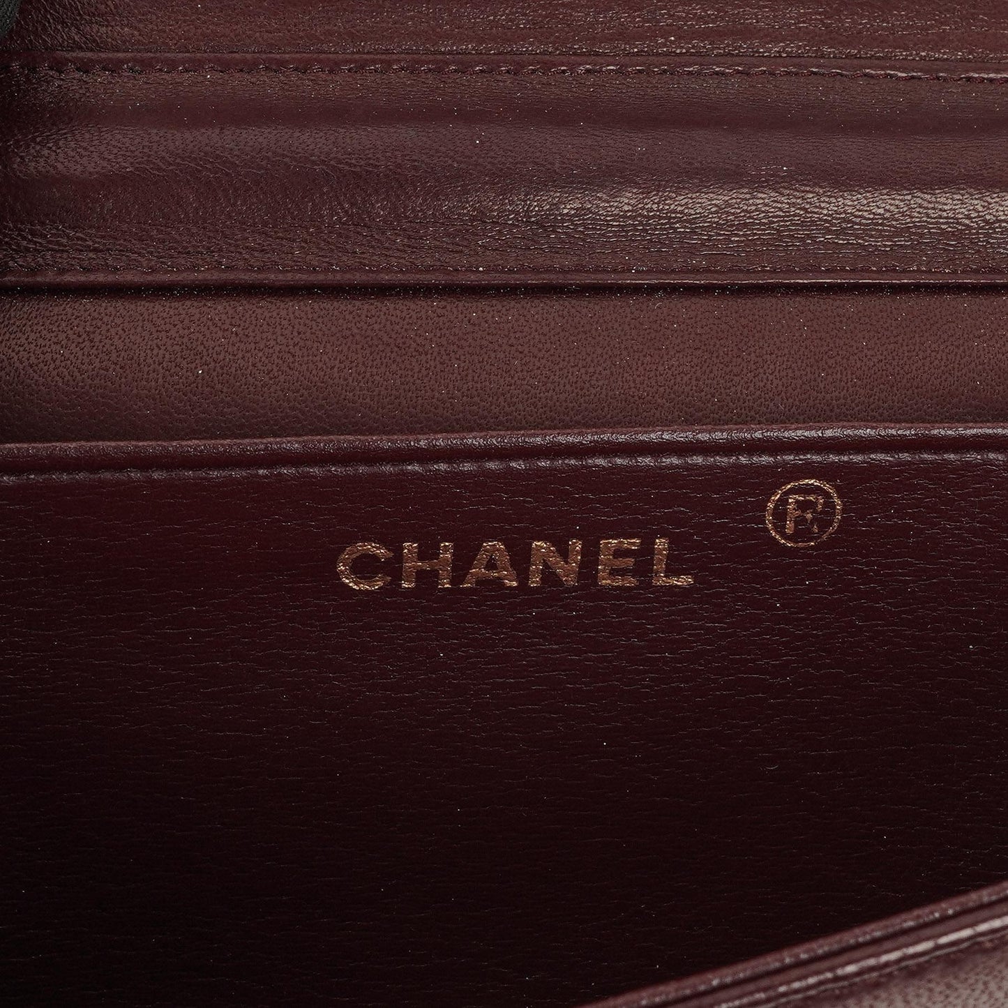 Chanel Mini Classic WOC Full Flap Geldbörse mit Kette aus gestepptem bordeauxfarbenem Lammleder mit 24K vergoldeter Hardware