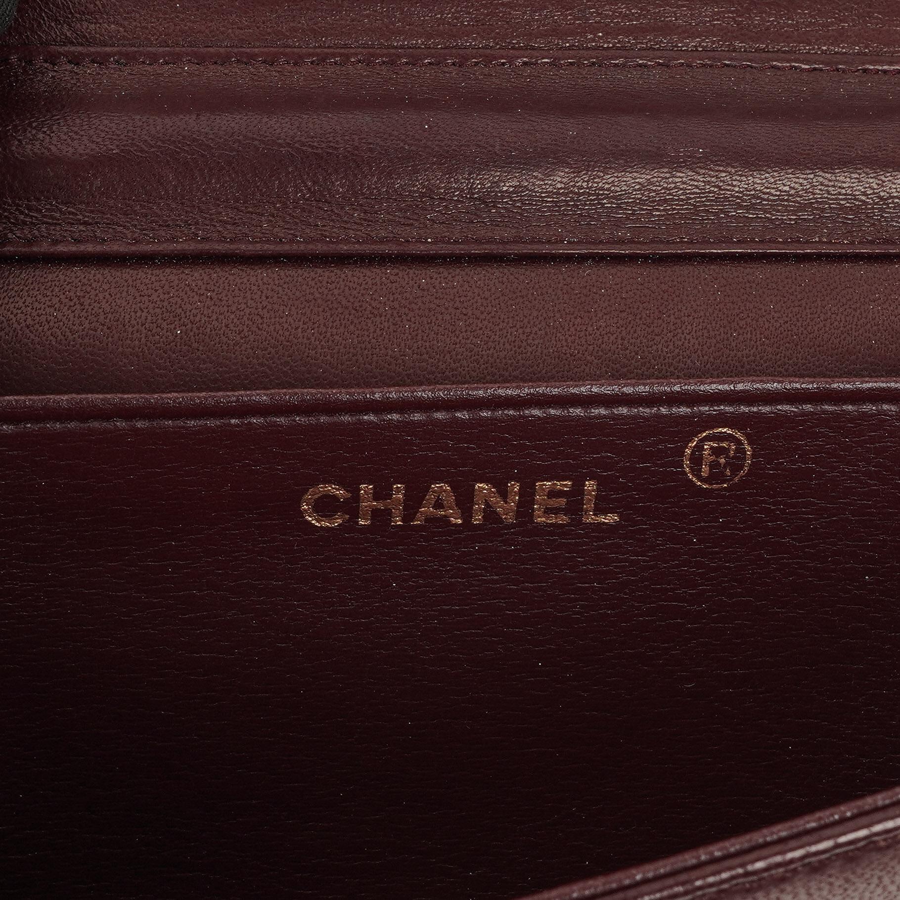 Chanel Mini Classic WOC Full Flap Geldbörse mit Kette aus gestepptem bordeauxfarbenem Lammleder mit 24K vergoldeter Hardware