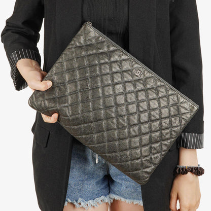 Chanel Boy Kosmetiktasche Groß Metallic Kaviar Steppung