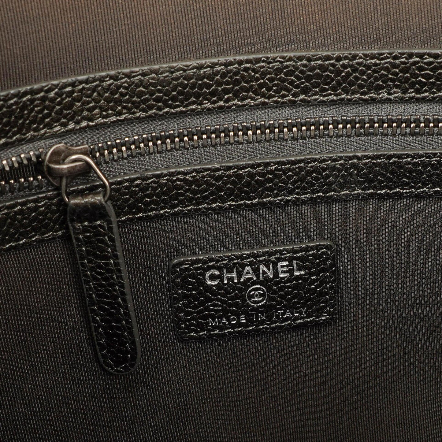Chanel Boy Kosmetiktasche Groß Metallic Kaviar Steppung