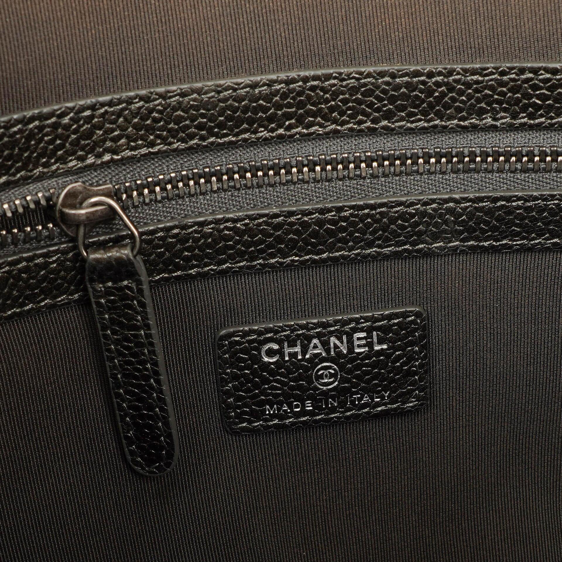 Chanel Boy Kosmetiktasche Groß Metallic Kaviar Steppung