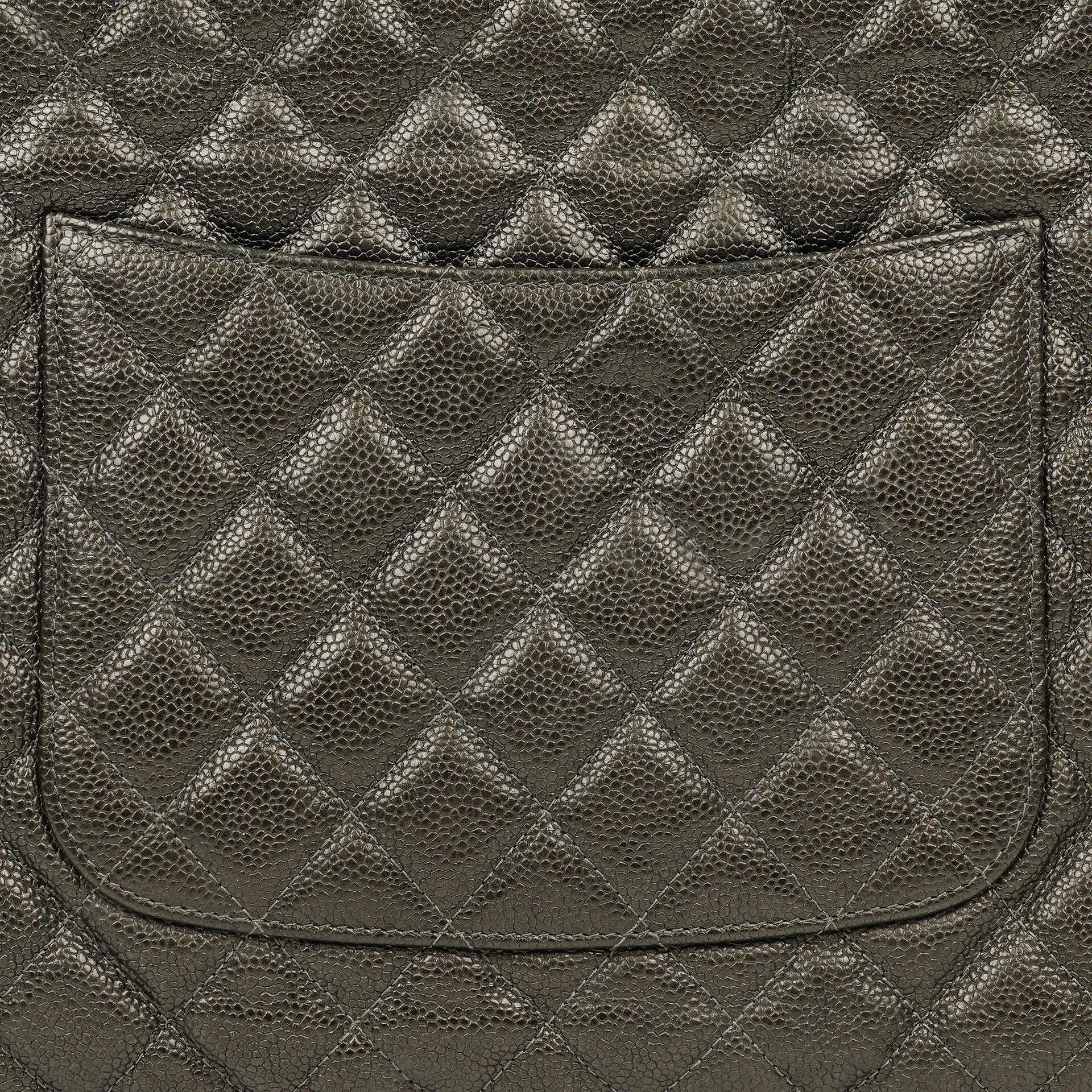 Chanel Boy Kosmetiktasche Groß Metallic Kaviar Steppung