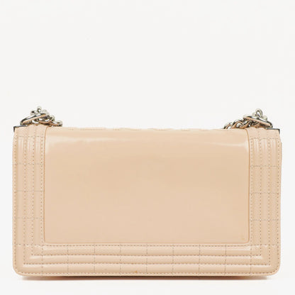 Chanel Boy Flap Bag aus beigem Lackleder