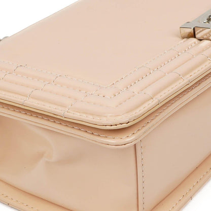 Chanel Boy Flap Bag aus beigem Lackleder