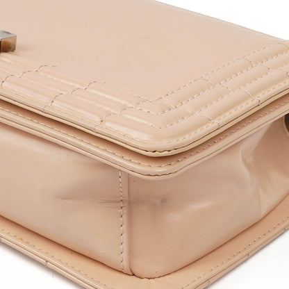 Chanel Boy Flap Bag aus beigem Lackleder