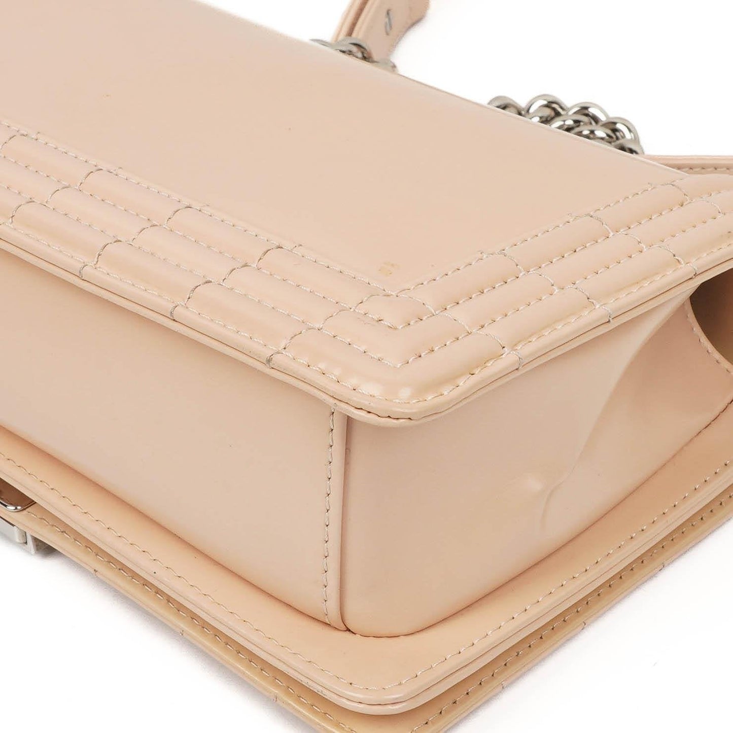 Chanel Boy Flap Bag aus beigem Lackleder