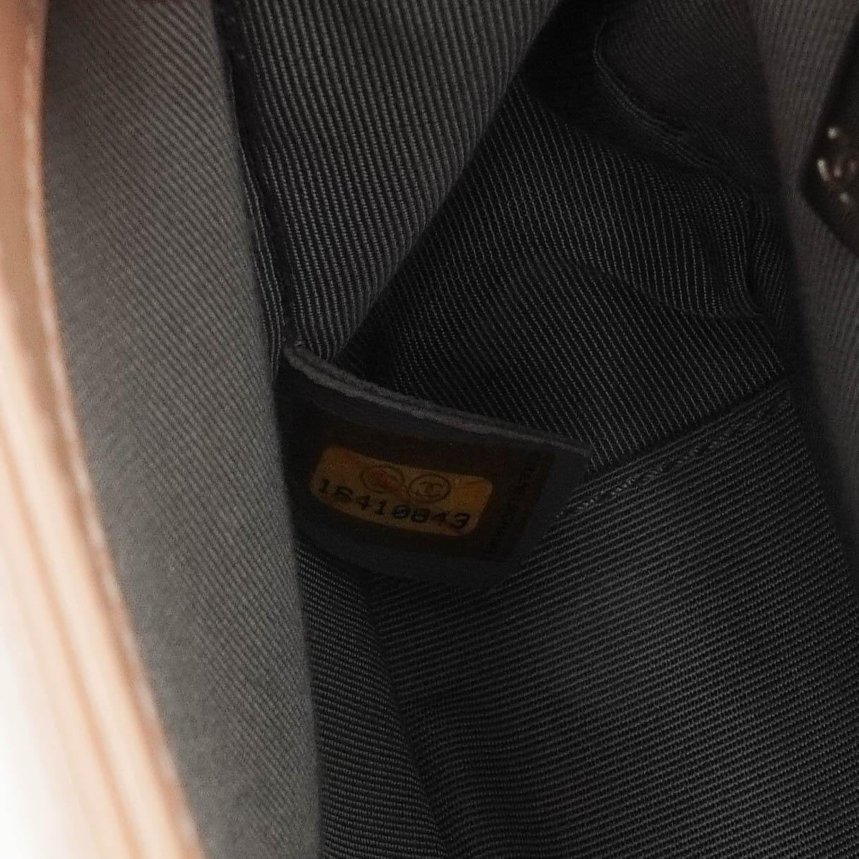Chanel Boy Flap Bag aus beigem Lackleder