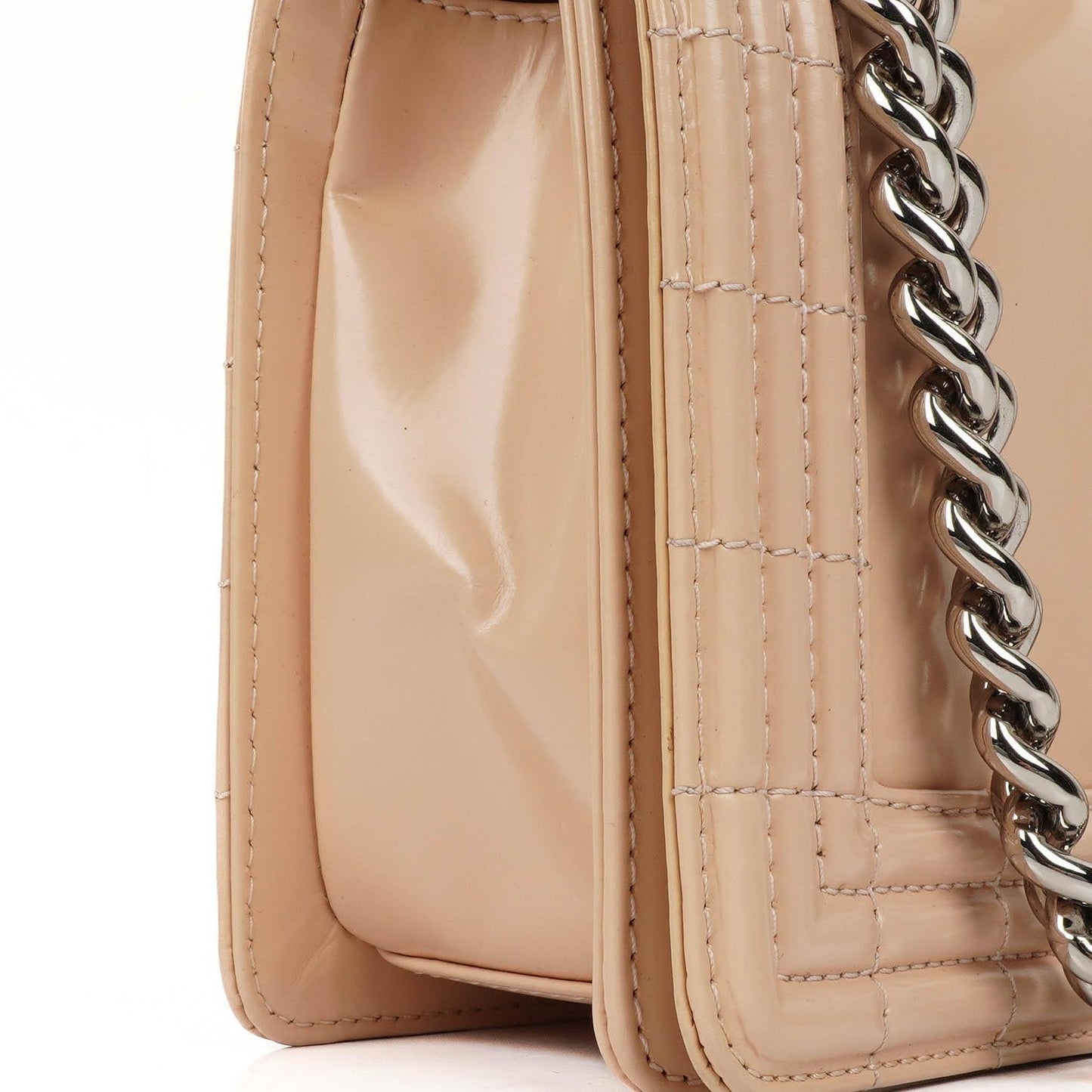 Chanel Boy Flap Bag aus beigem Lackleder