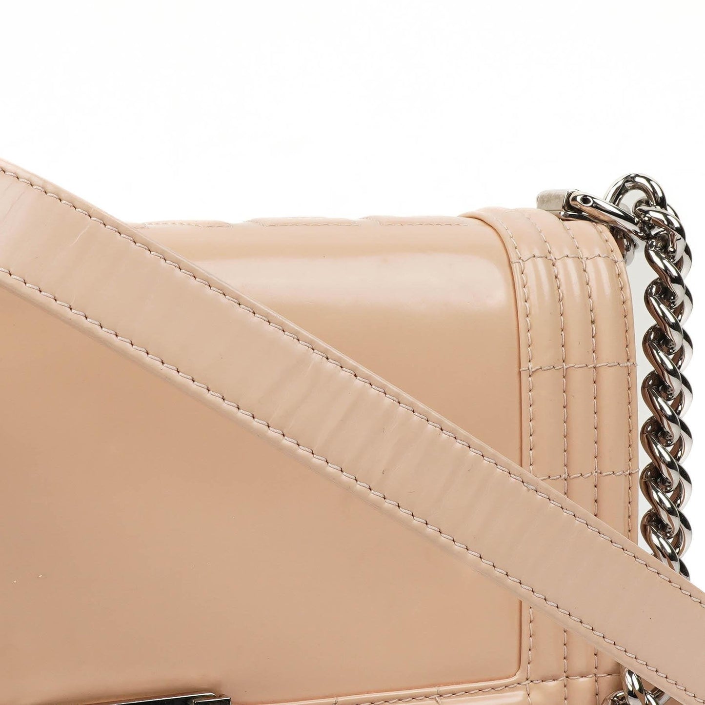 Chanel Boy Flap Bag aus beigem Lackleder