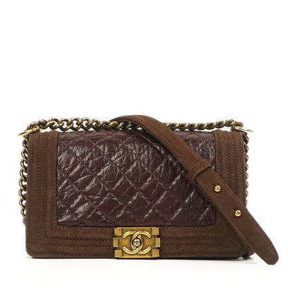 Chanel Boy Mittelgroße Flap Tasche Burgunder Gestepptes Abgenutztes Kalbsleder Gealterte Goldbeschläge, 2013-2014