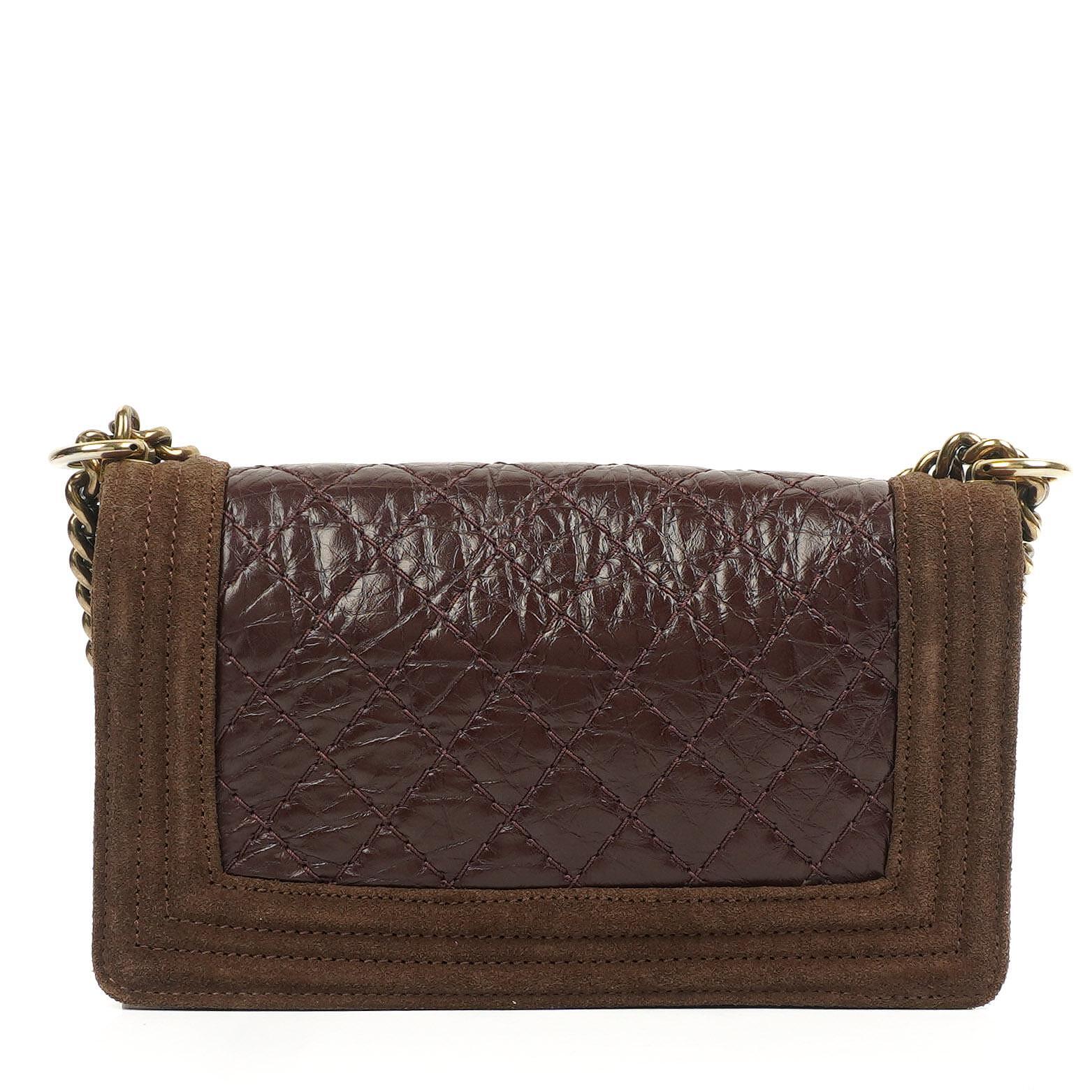 Chanel Boy Mittelgroße Flap Tasche Burgunder Gestepptes Abgenutztes Kalbsleder Gealterte Goldbeschläge, 2013-2014