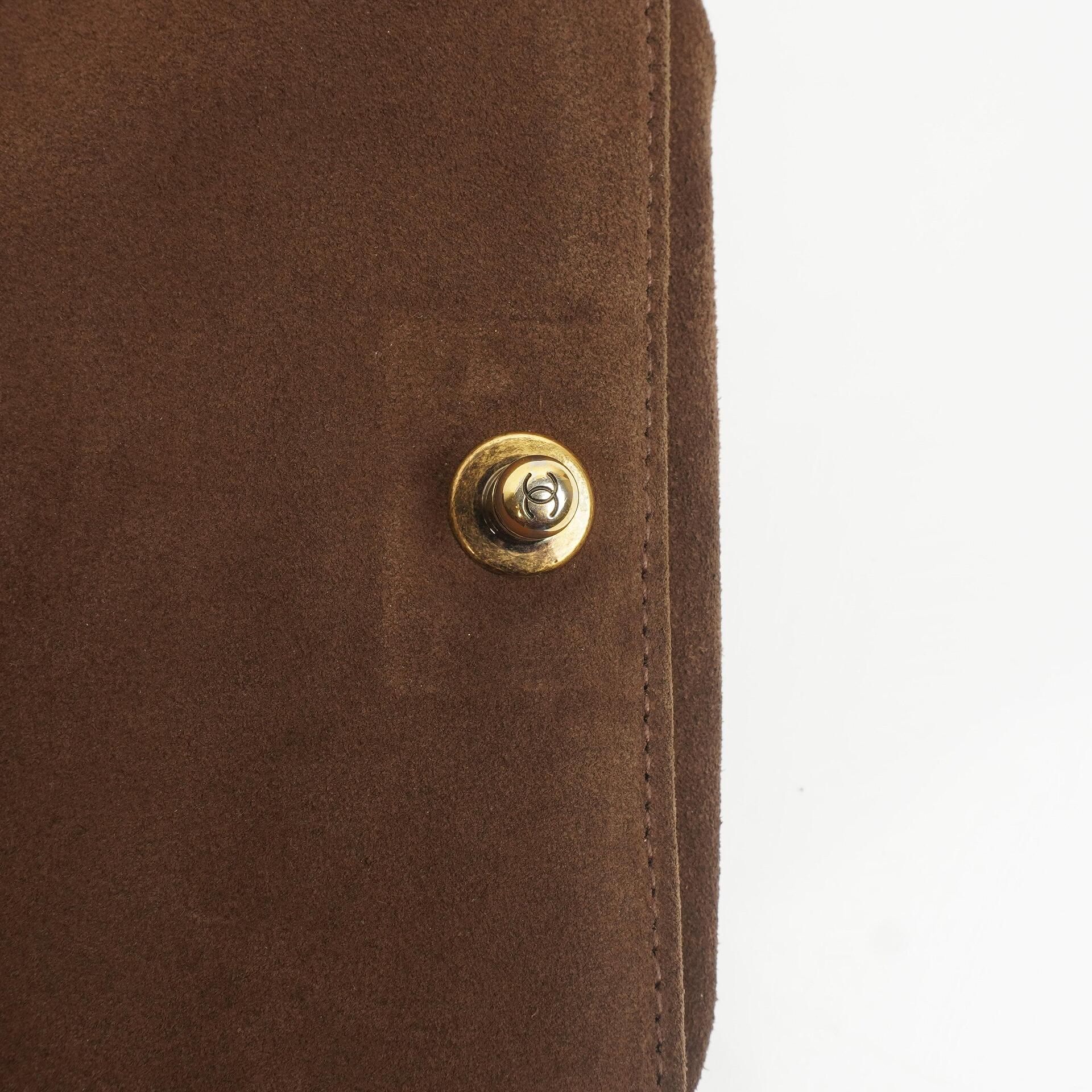 Chanel Boy Mittelgroße Flap Tasche Burgunder Gestepptes Abgenutztes Kalbsleder Gealterte Goldbeschläge, 2013-2014