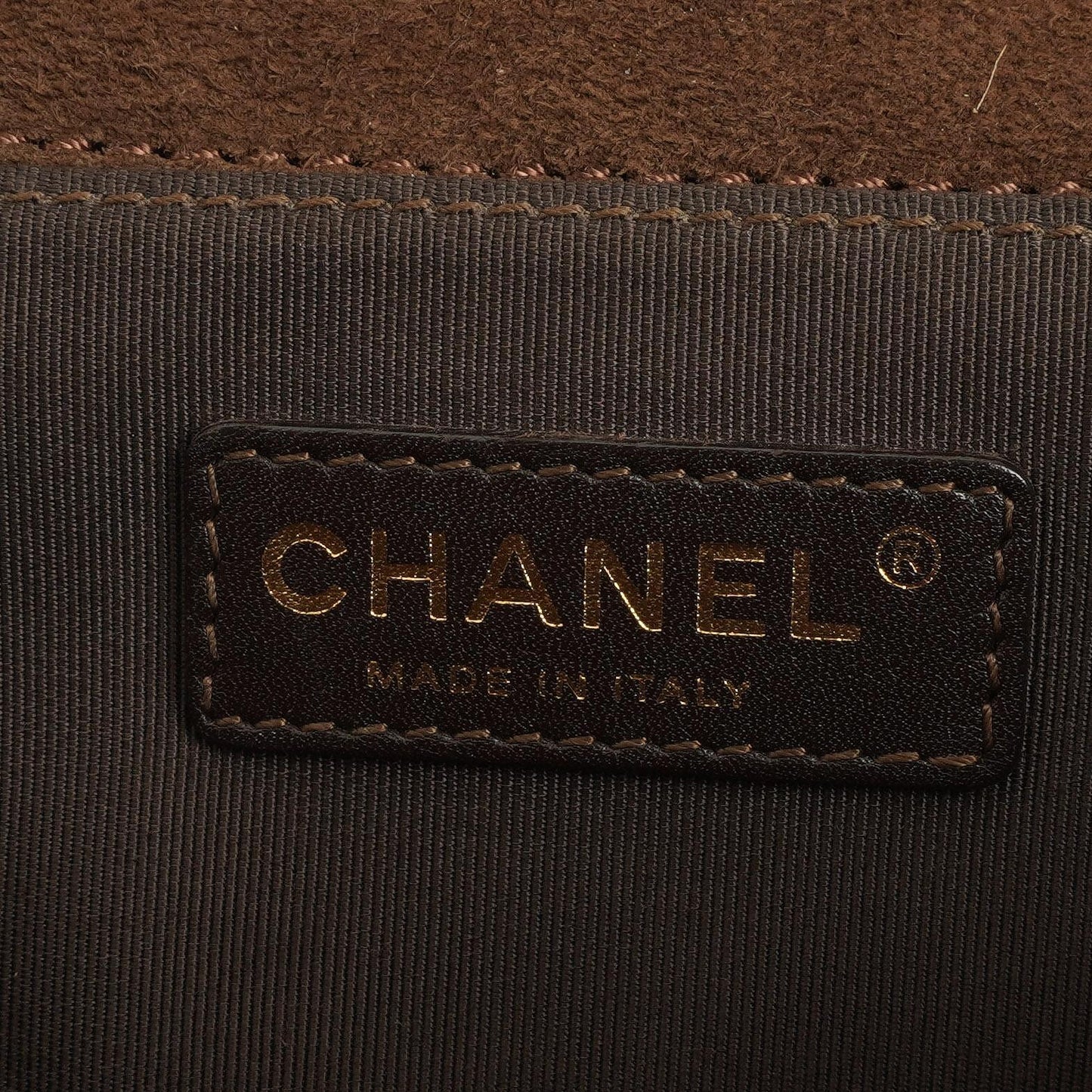 Chanel Boy Mittelgroße Flap Tasche Burgunder Gestepptes Abgenutztes Kalbsleder Gealterte Goldbeschläge, 2013-2014