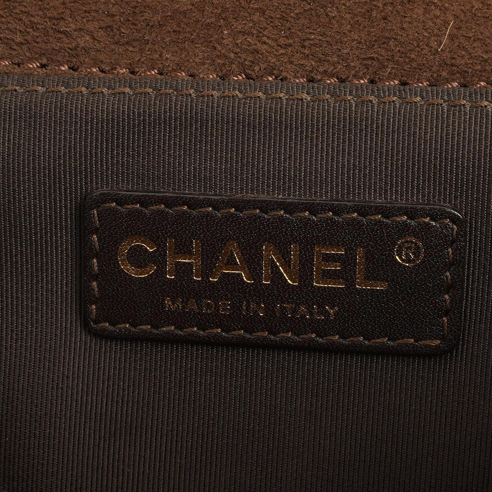 Chanel Boy Mittelgroße Flap Tasche Burgunder Gestepptes Abgenutztes Kalbsleder Gealterte Goldbeschläge, 2013-2014