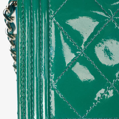 Chanel Boy Wallet on Chain Tasche aus türkisfarbenem Lackleder mit silberfarbenen Beschlägen