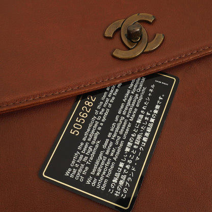 Chanel Braune Genarbte Kalbsleder Klapp Schultertasche mit Used Gold Beschlägen, 1996-1997