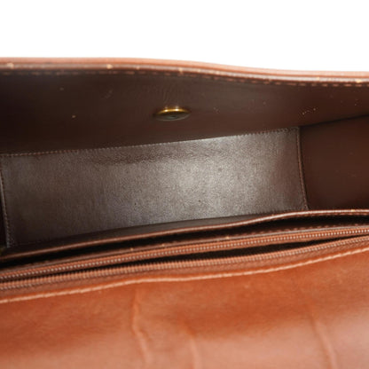 Chanel Braune Genarbte Kalbsleder Klapp Schultertasche mit Used Gold Beschlägen, 1996-1997