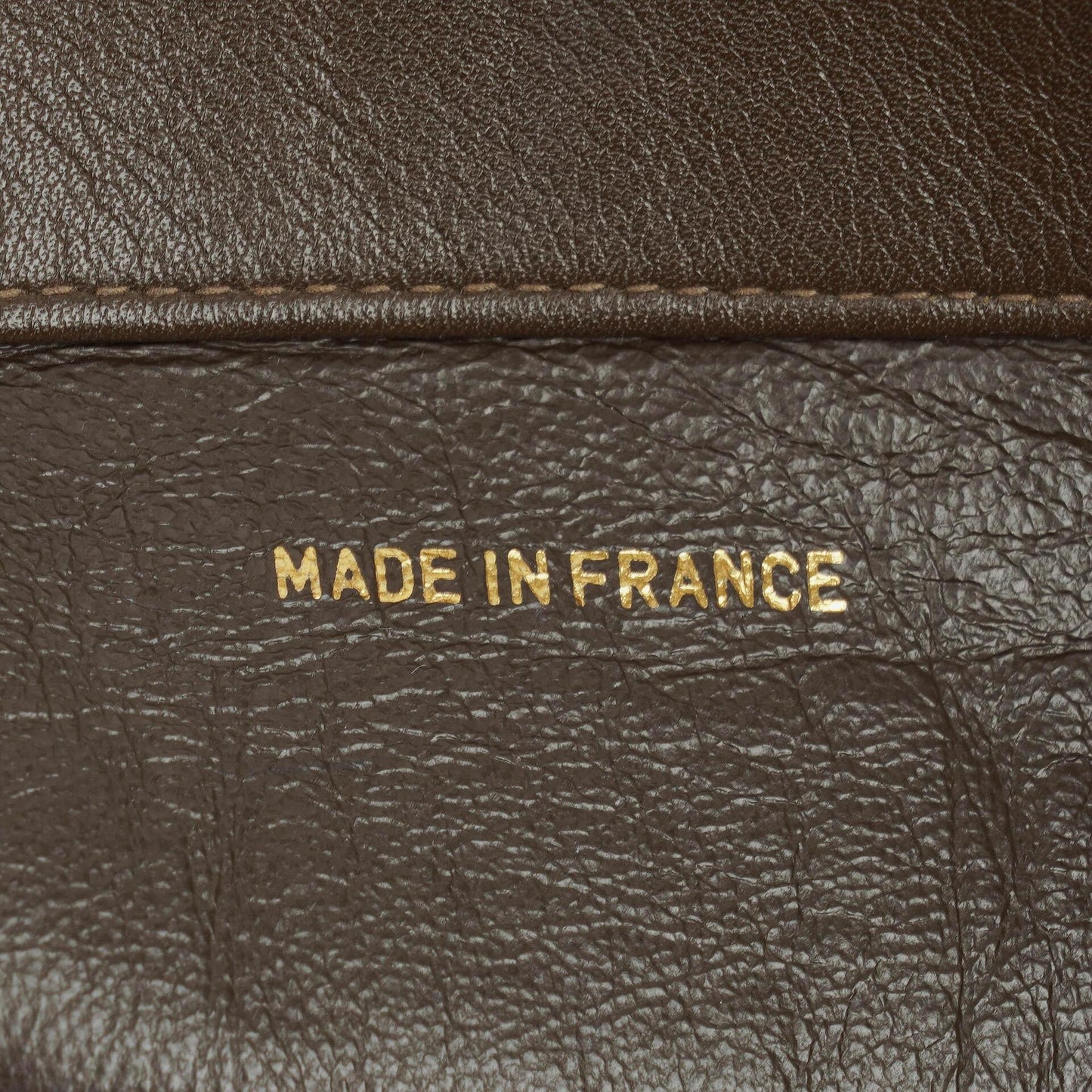 Chanel Tote Bag aus braunem Leder mit CC-Logo und Kette