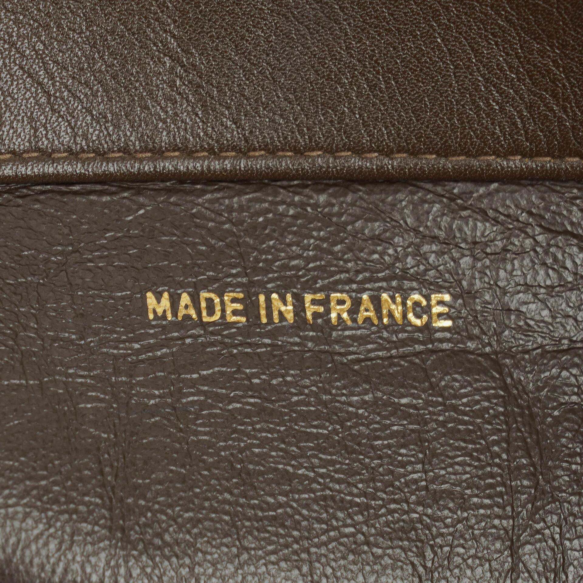 Chanel Tote Bag aus braunem Leder mit CC-Logo und Kette