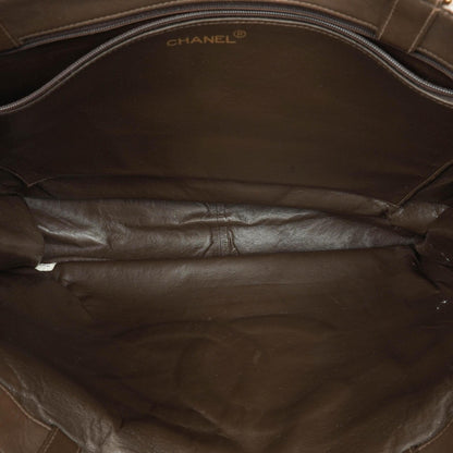 Chanel Tote Bag aus braunem Leder mit CC-Logo und Kette