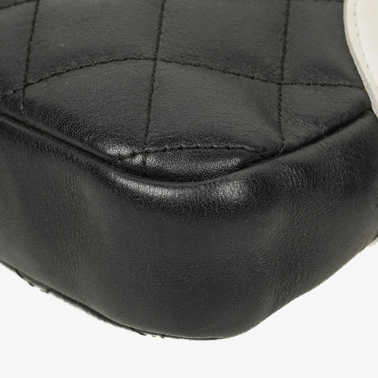Chanel Cambon Medium Messenger Tasche aus schwarzem gestepptem Leder