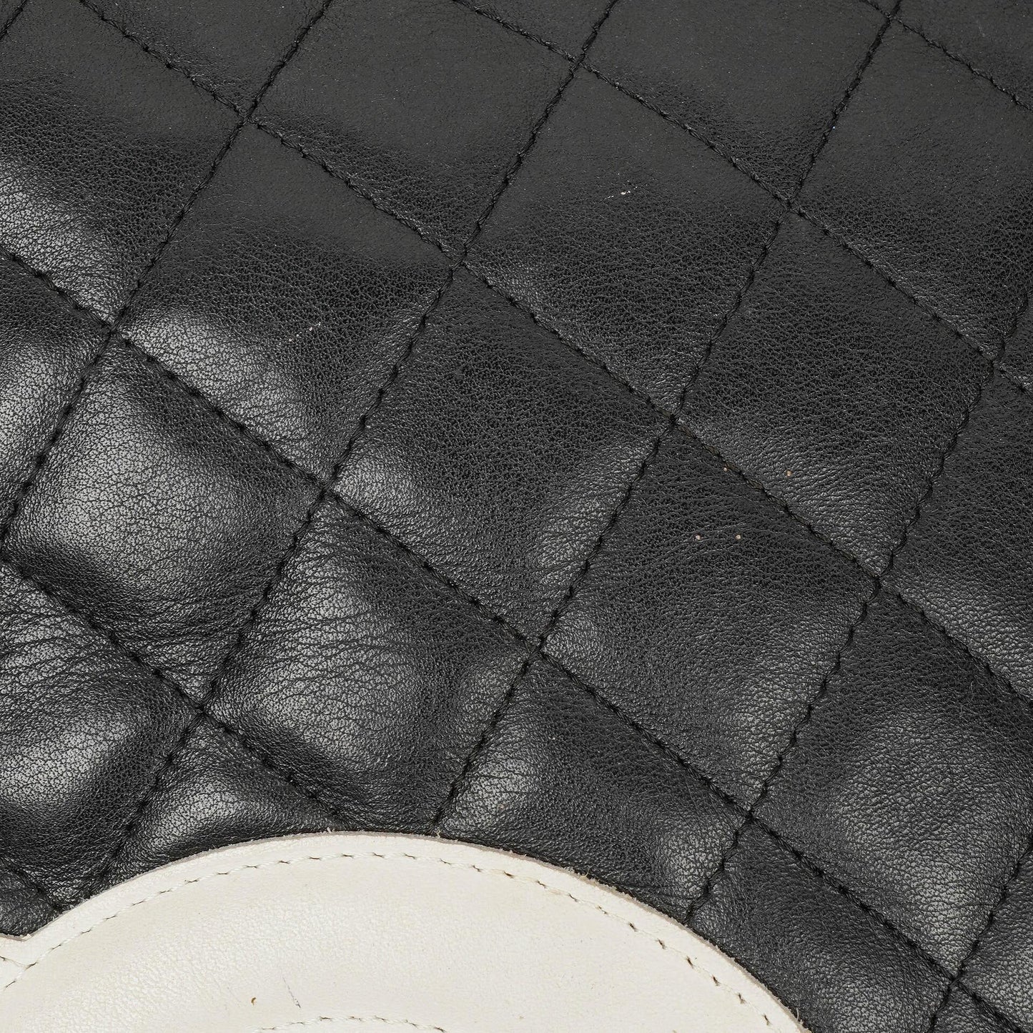 Chanel Cambon Medium Messenger Tasche aus schwarzem gestepptem Leder