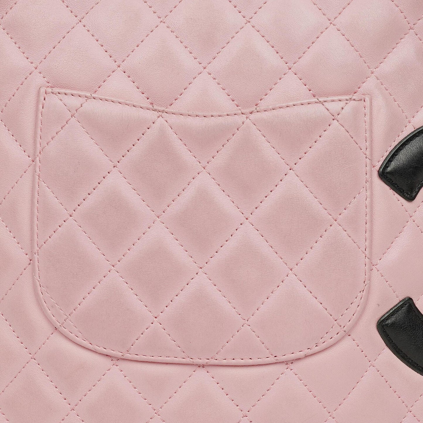 Chanel Cambon mittelgroße Messenger-Tasche aus rosa gestepptem Leder