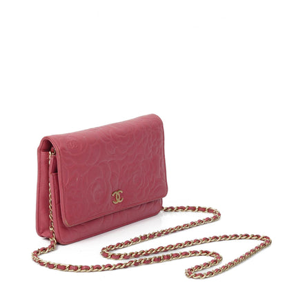 Chanel Camelia Wallet on Chain WOC aus pink geprägtem Lammleder