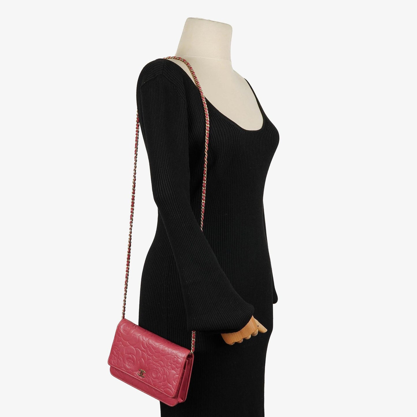 Chanel Camelia Wallet on Chain WOC aus pink geprägtem Lammleder