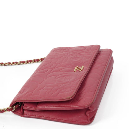 Chanel Camelia Wallet on Chain WOC aus pink geprägtem Lammleder