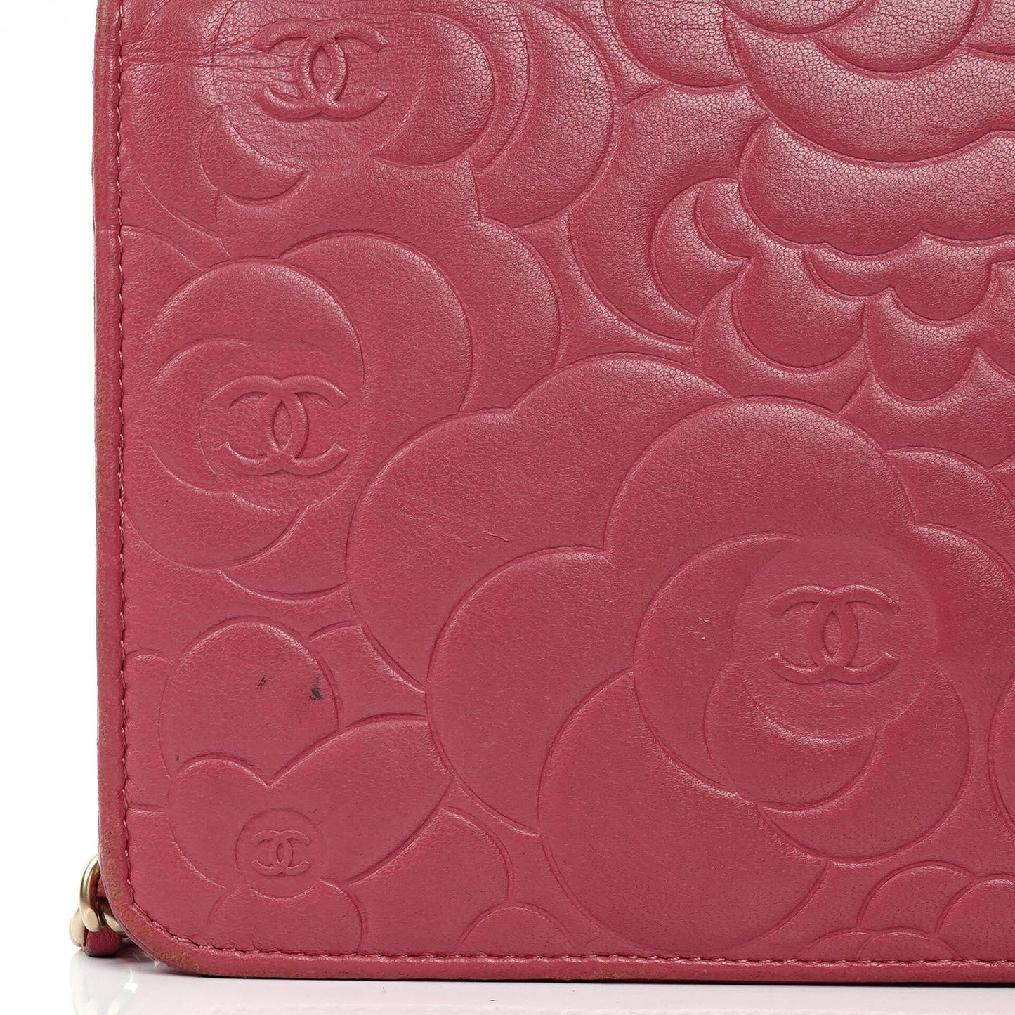 Chanel Camelia Wallet on Chain WOC aus pink geprägtem Lammleder