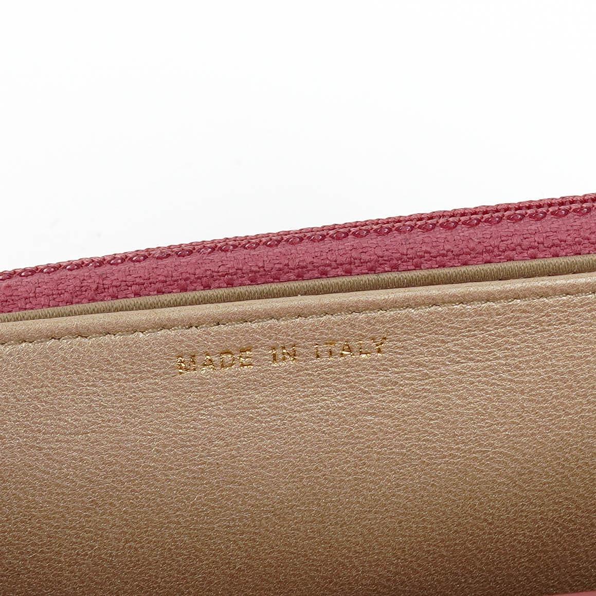 Chanel Camelia Wallet on Chain WOC aus pink geprägtem Lammleder