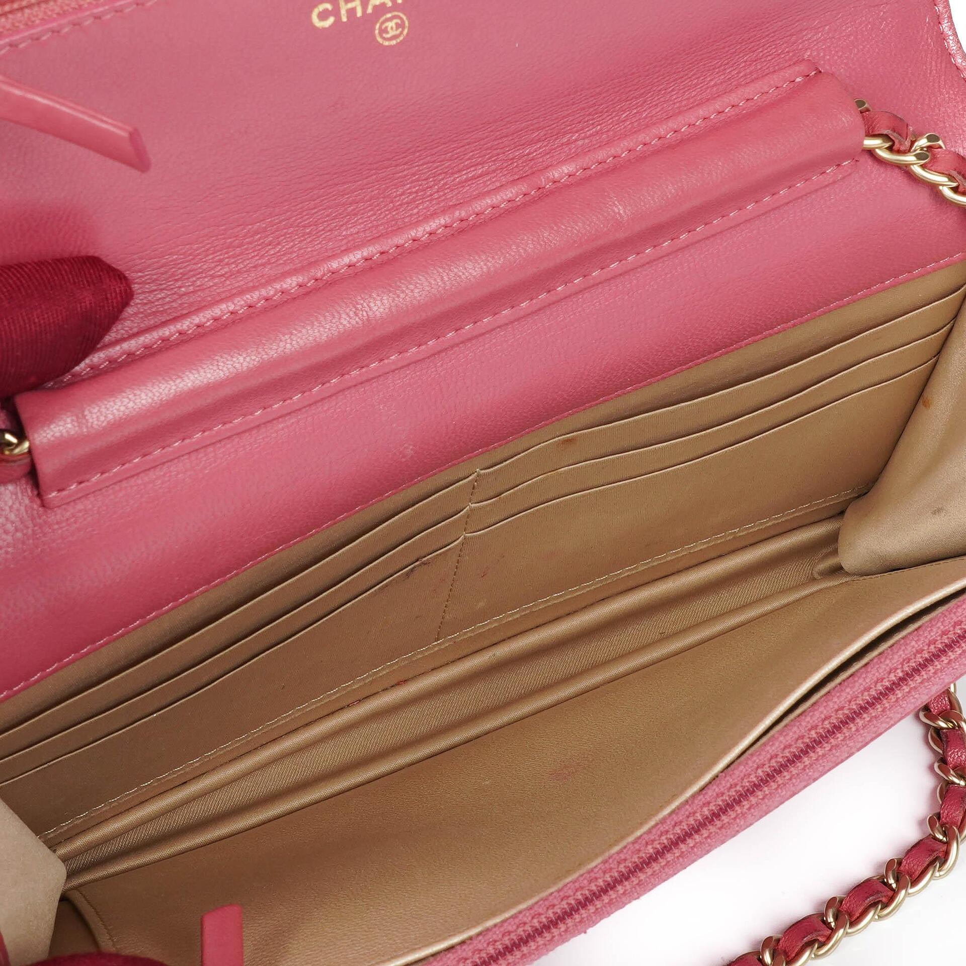 Chanel Camelia Wallet on Chain WOC aus pink geprägtem Lammleder