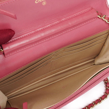 Chanel Camelia Wallet on Chain WOC aus pink geprägtem Lammleder