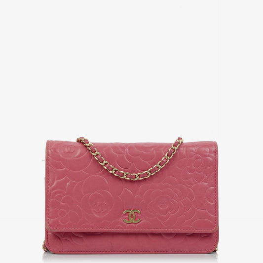 Chanel Camelia Wallet on Chain WOC aus pink geprägtem Lammleder