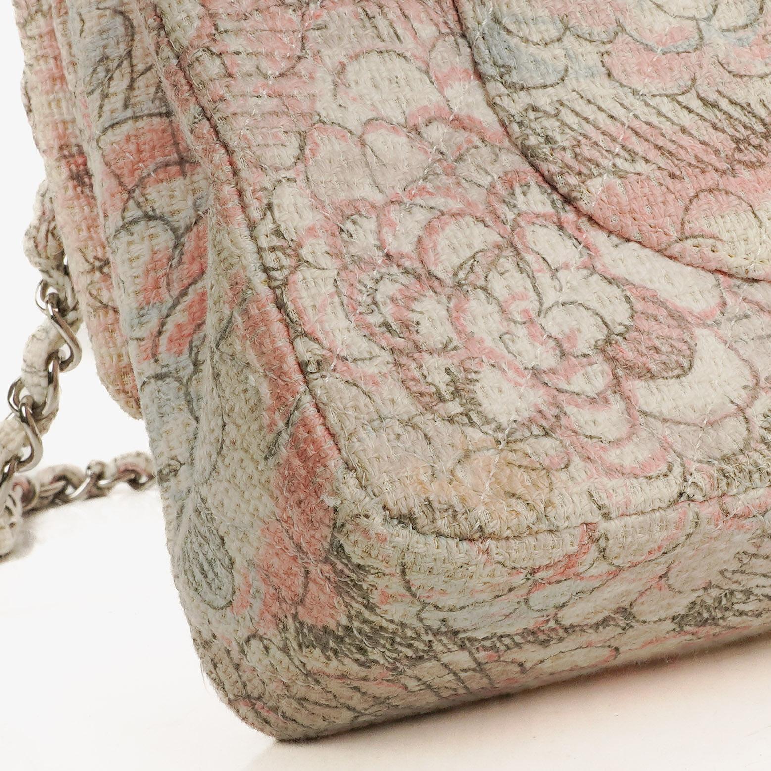 Chanel Camellia Limited Edition Print Tweed Mittelgroße Double Flap Tasche Silberfarbene Beschläge
