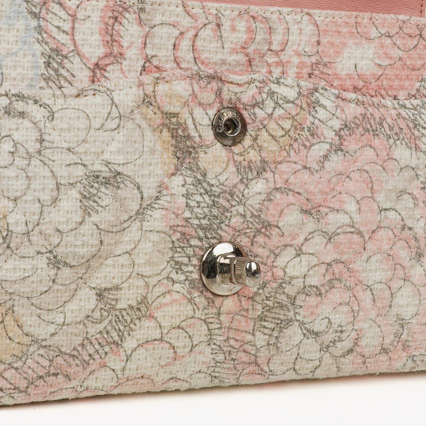 Chanel Camellia Limited Edition Print Tweed Mittelgroße Double Flap Tasche Silberfarbene Beschläge